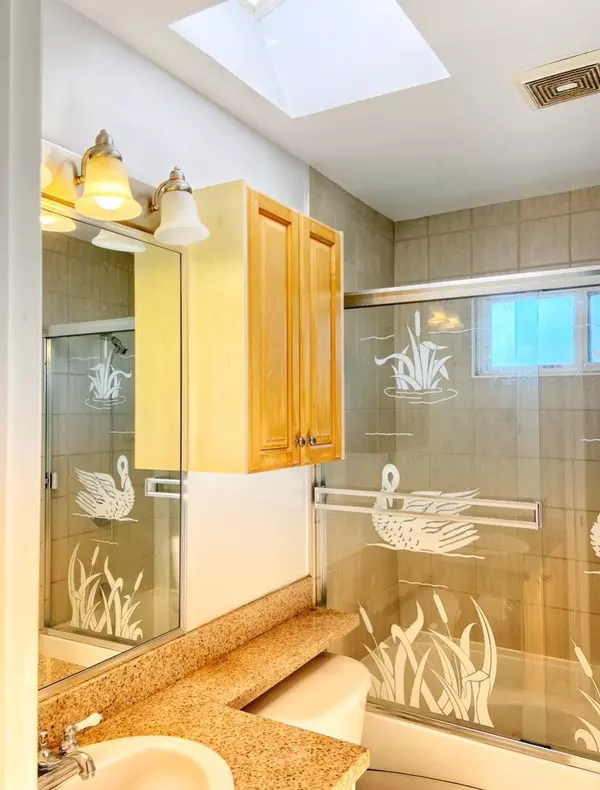 Burnaby, BC V5J 2C6,5989 Rumble ST