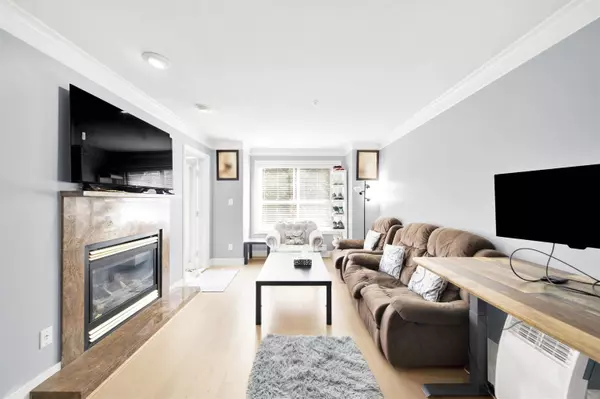 Surrey, BC V3W 1J2,8115 121a ST #210