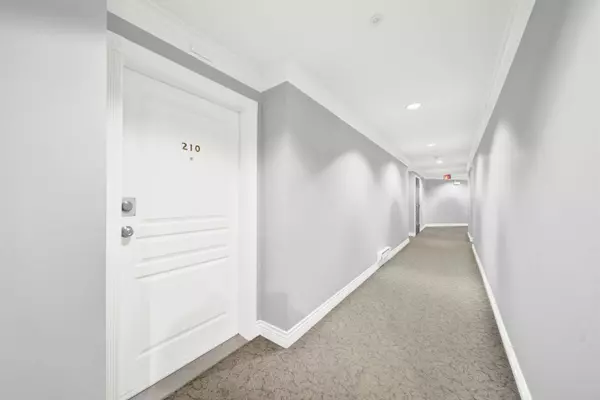 Surrey, BC V3W 1J2,8115 121a ST #210