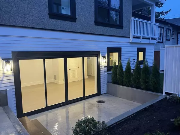 2735 W 8th AVE #A, Vancouver, BC V6K 2B7