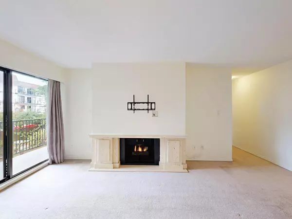 North Vancouver, BC V7M 1W4,138 W 18th ST #206