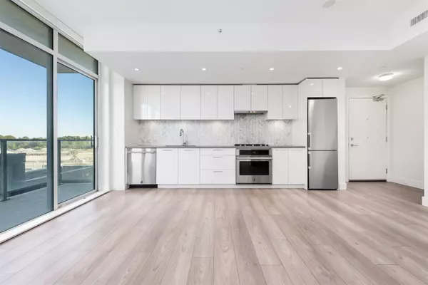 Vancouver, BC V5S 0H4,8570 Rivergrass DR #601