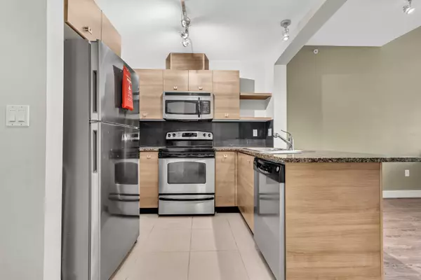 Surrey, BC V3W 1T8,6688 120th ST #419