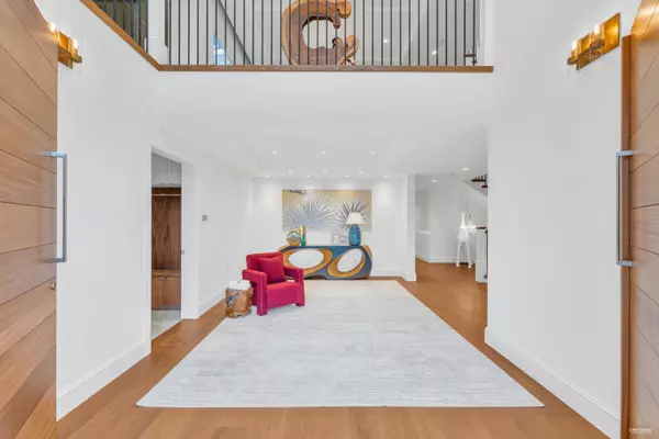 West Vancouver, BC V7S 1T4,565 Robin Hood RD