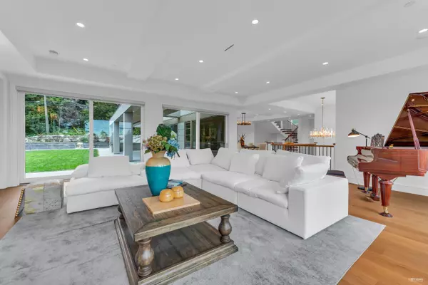 West Vancouver, BC V7S 1T4,565 Robin Hood RD