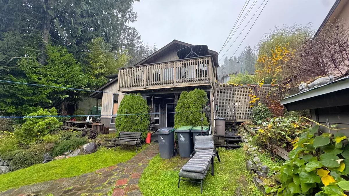 North Vancouver, BC V7G 1S8,2071 Deep Cove RD