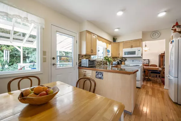 Abbotsford, BC V2T 2K1,31807 Coral AVE