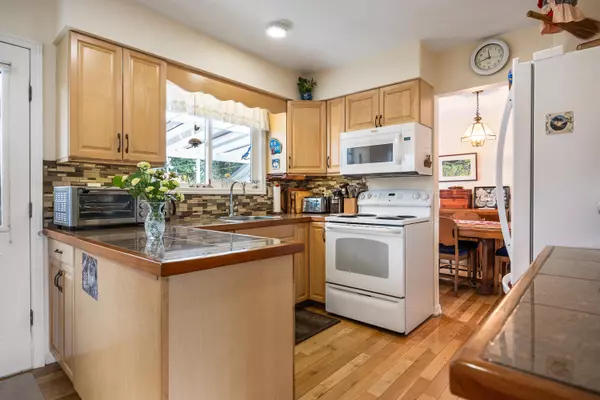 Abbotsford, BC V2T 2K1,31807 Coral AVE