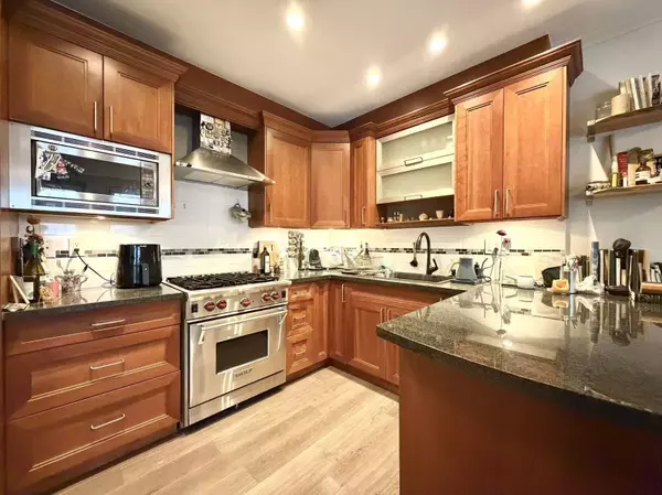 Vancouver, BC V6E 1G8,1137 Barclay ST #2