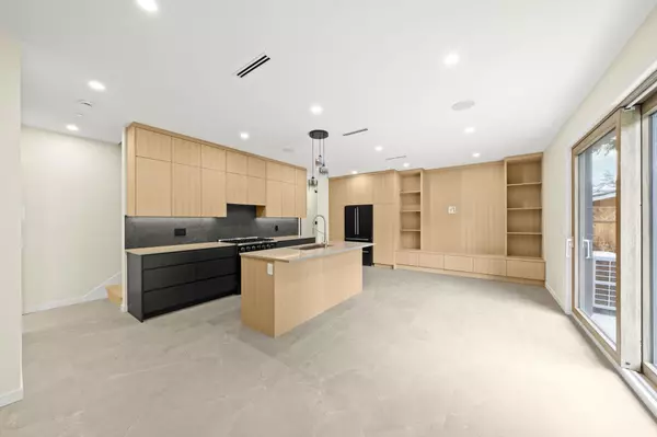 Vancouver, BC V5N 2L1,2091 E 20th AVE #1