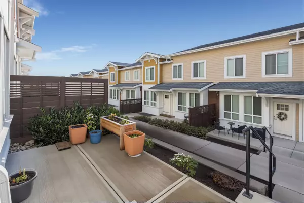 Surrey, BC V3Z 1J3,16561 17a AVE #79