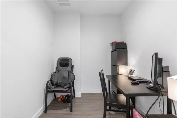 Burnaby, BC V5C 0M1,2311 Beta AVE #509