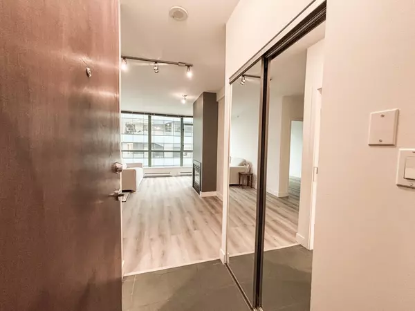 Vancouver, BC V6Z 3E1,1238 Burrard ST #703