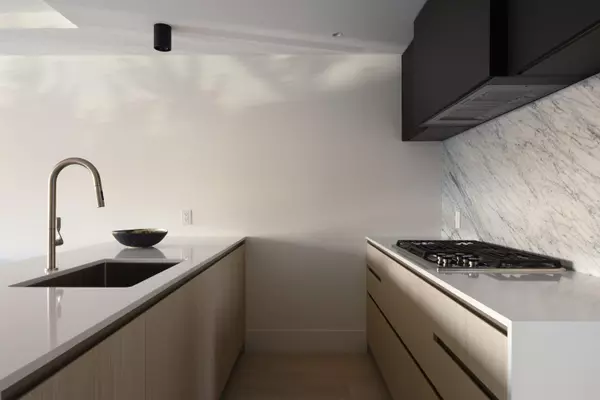 Vancouver, BC V5V 2K9,772 W 27th AVE