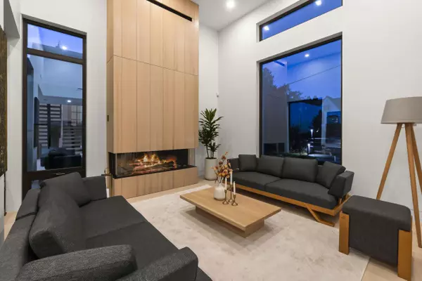 West Vancouver, BC V7T 1N2,1066 Fulton AVE