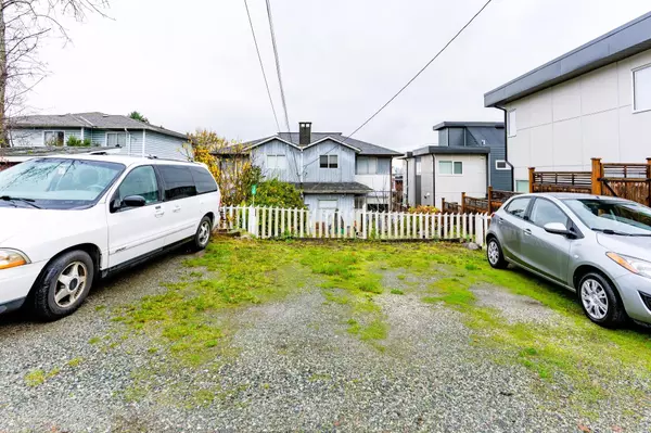 North Vancouver, BC V7M 1K1,226-228 W 5th ST