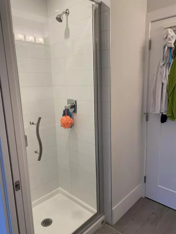 Vancouver, BC V5K 2W1,3345 Parker ST