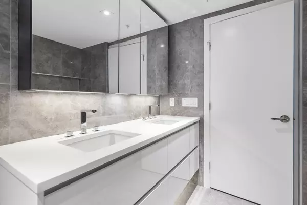 Richmond, BC V6Y 0L6,6328 No.3 RD #854