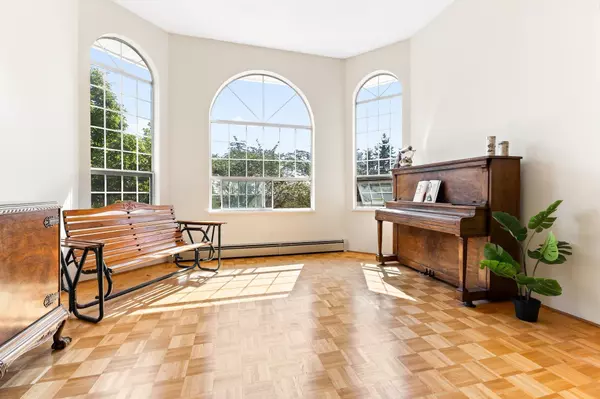 Burnaby, BC V5J 2Z7,5843 Carson ST