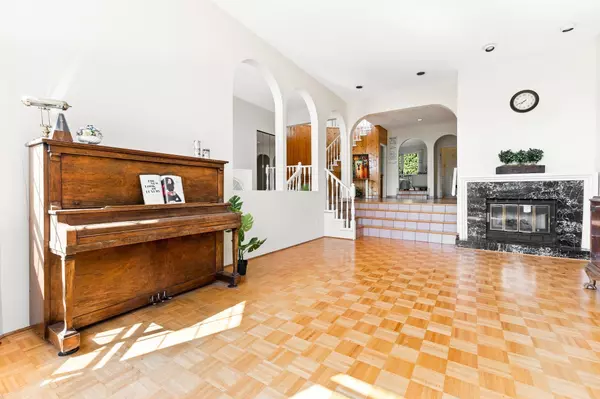 Burnaby, BC V5J 2Z7,5843 Carson ST