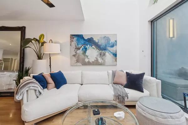 Port Coquitlam, BC V3B 7P8,1966 Coquitlam AVE #300