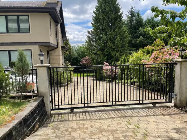 275 E Osborne RD, North Vancouver, BC V7N 1M1