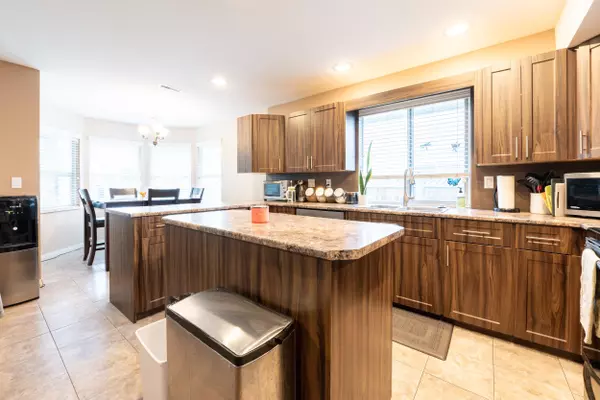 New Westminster, BC V3M 6L4,102 Viscount PL