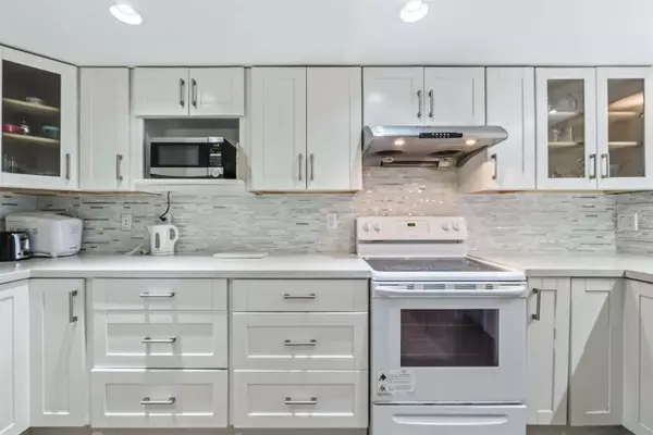 Surrey, BC V3R 0M5,14881 103a AVE #701