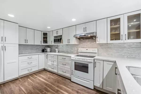 Surrey, BC V3R 0M5,14881 103a AVE #701