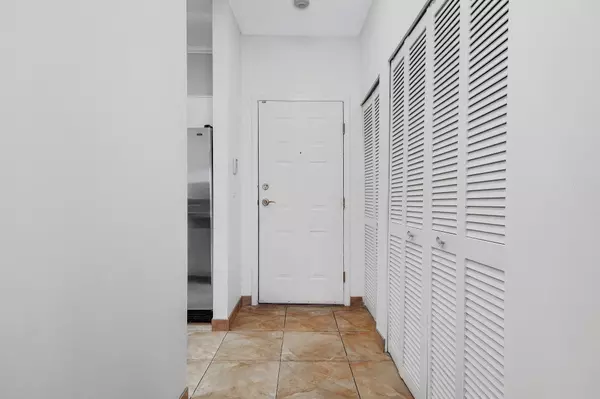 Richmond, BC V6Y 1M2,8560 General Currie RD #307