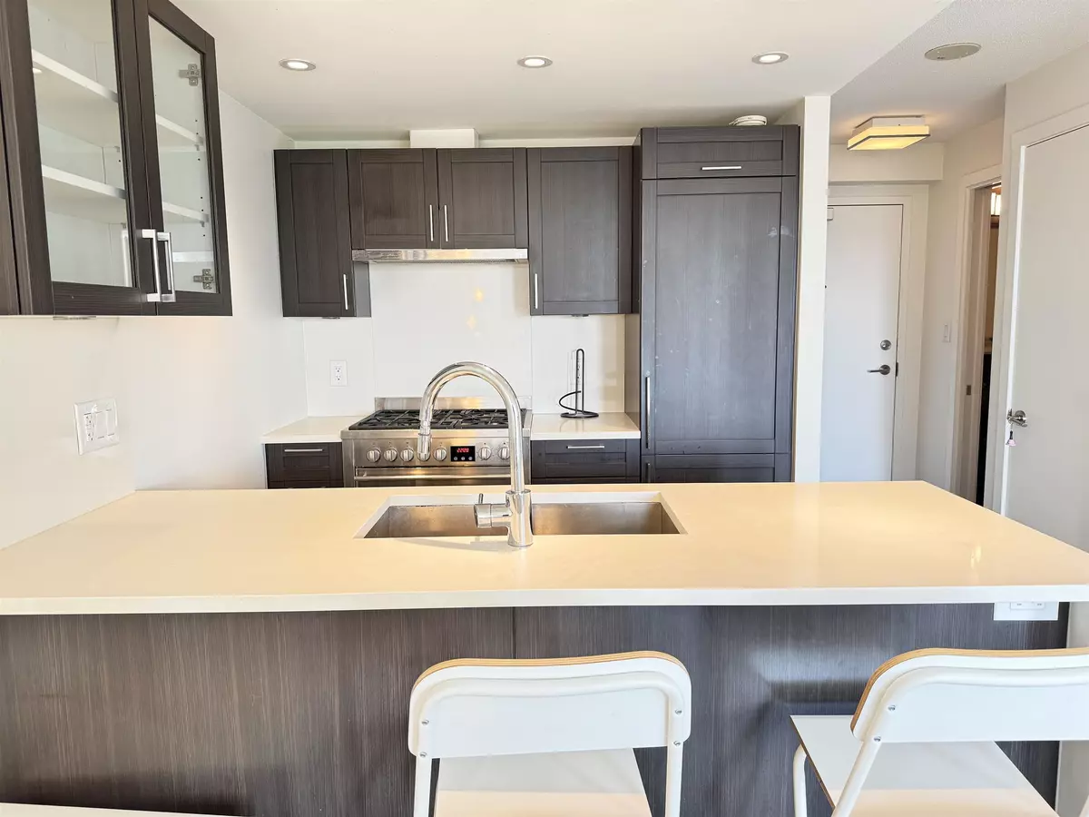 Vancouver, BC V5R 0E4,5665 Boundary RD #906