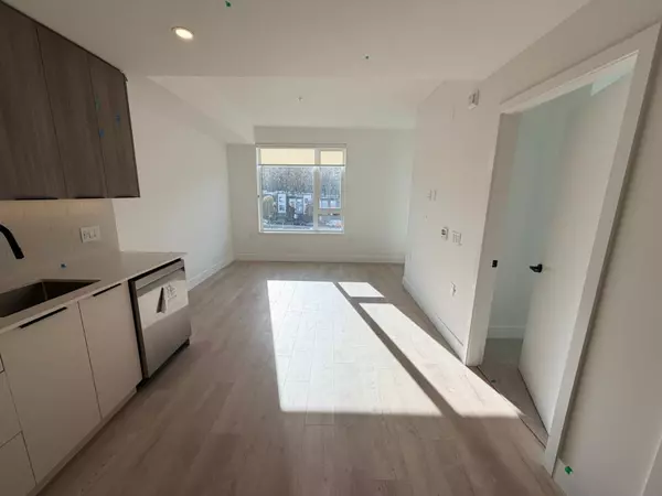 Port Moody, BC V3H 0P5,111 Buller ST #411