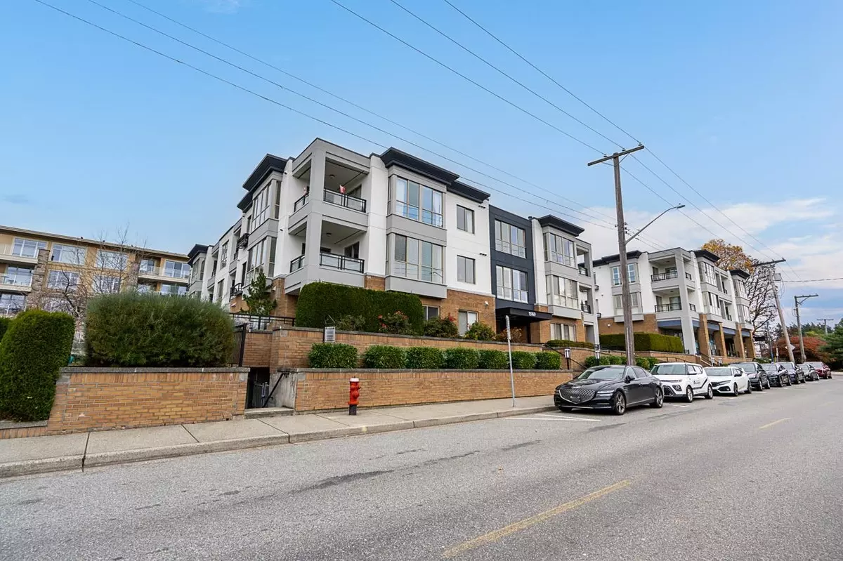 White Rock, BC V4B 1Y2,15169 Buena Vista AVE #102