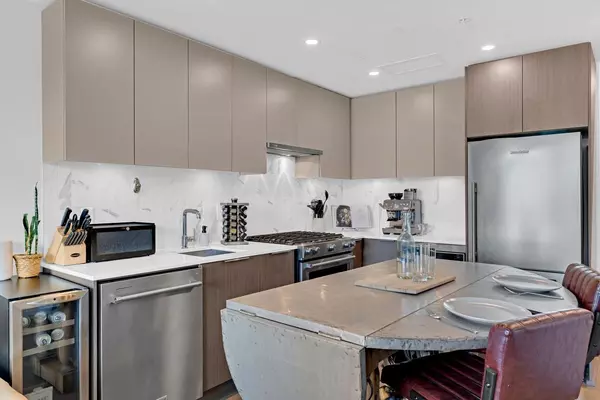 648 Lea AVE #409, Coquitlam, BC V3J 0P1