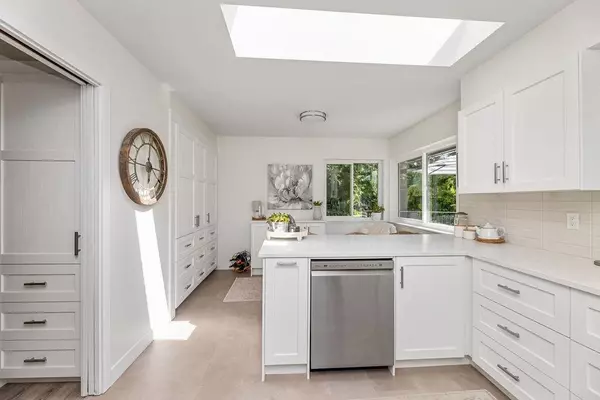 1200 Paggio RD Roberts Creek, BC V0N 2W2