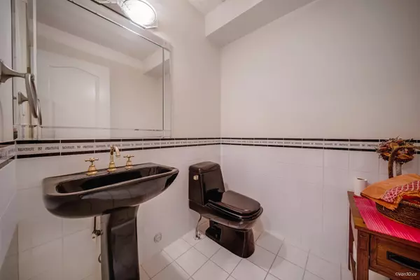 Coquitlam, BC V3E 2Z3,2599 Diamond CRES