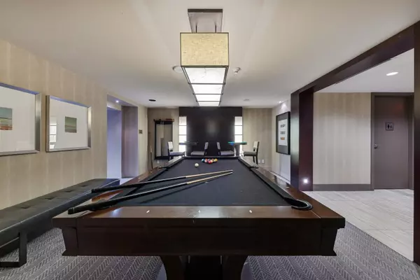 Vancouver, BC V6C 0B5,667 Howe ST #1803