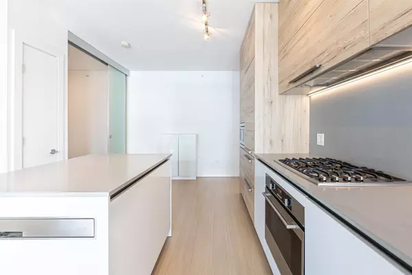 Burnaby, BC V5C 0K2,2378 Alpha AVE #809