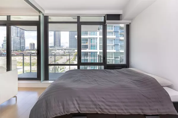 Burnaby, BC V5C 0K2,2378 Alpha AVE #809