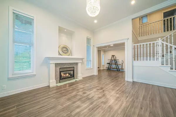 Surrey, BC V3S 8S3,6368 189a ST