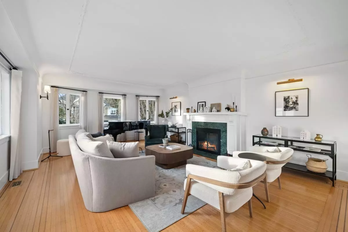 Vancouver, BC V6N 3S7,2843 W 49th AVE