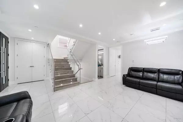 Vancouver, BC V5N 3T8,4841 Dumfries ST