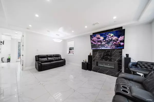 Vancouver, BC V5N 3T8,4841 Dumfries ST