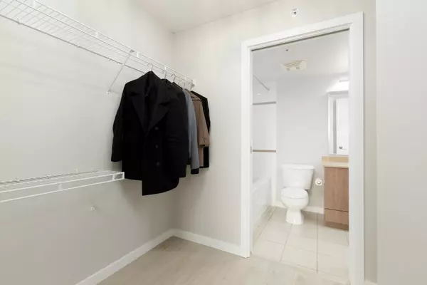 Vancouver, BC V6C 3T3,610 Granville ST #2015