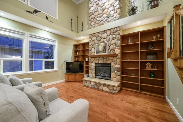 Maple Ridge, BC V2W 2E5,24270 Mcclure DR