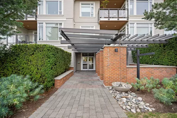 White Rock, BC V4B 3Y2,1333 Winter ST #PH2