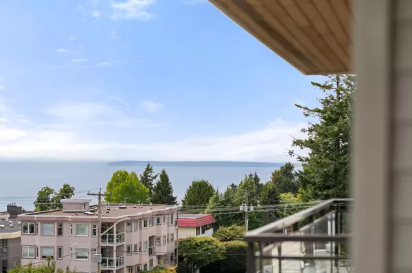1333 Winter ST #PH2, White Rock, BC V4B 3Y2