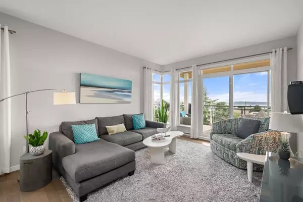 White Rock, BC V4B 3Y2,1333 Winter ST #PH2