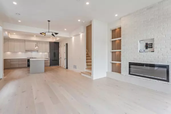 Coquitlam, BC V3K 2H2,1038 Delestre AVE #102