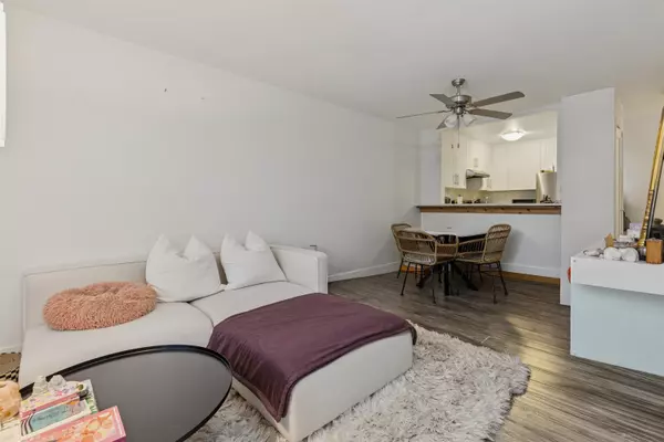 Vancouver, BC V6G 2R6,1010 Chilco ST #308